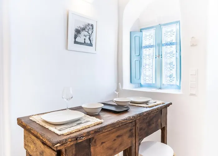 Kalamia Cave House *